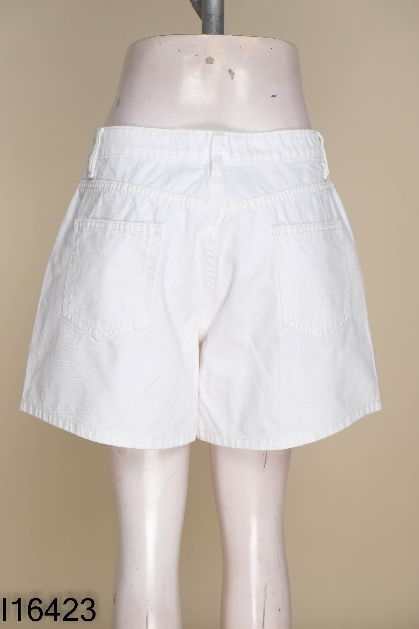 Quần short trắng trơn