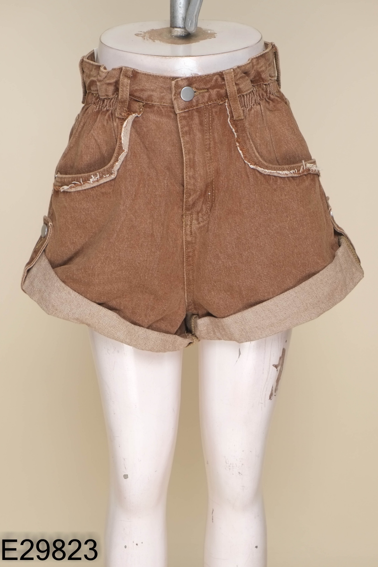 Quần short jeans nâu