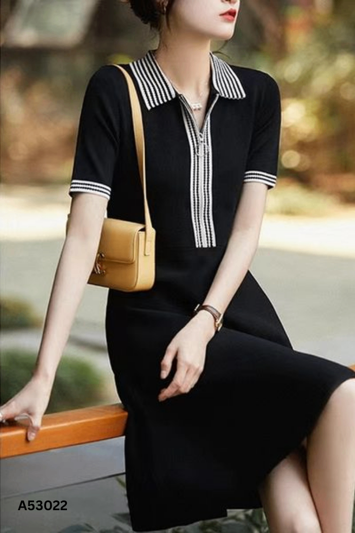 Váy len đen cổ kẻ trắng