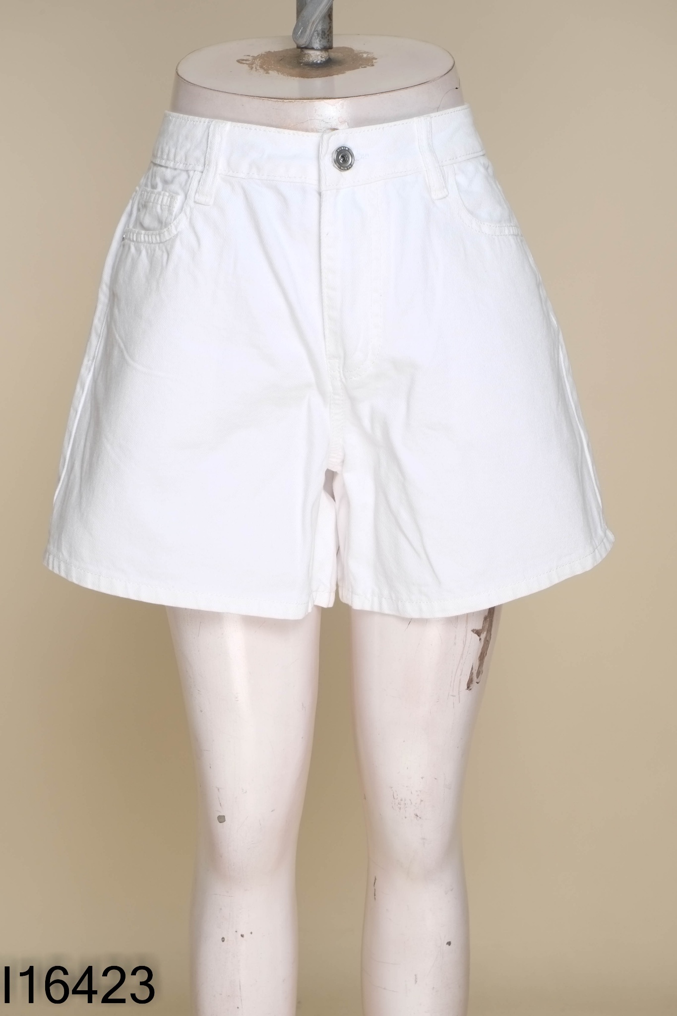 Quần short trắng trơn