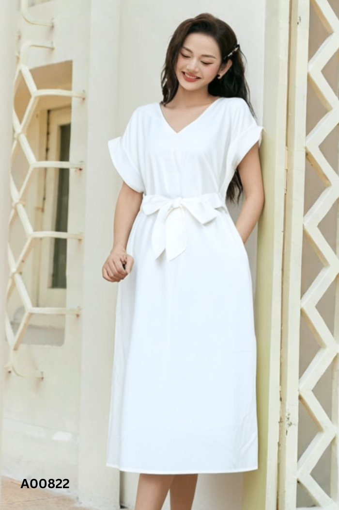 Váy trắng MLEE cổ V phối đai