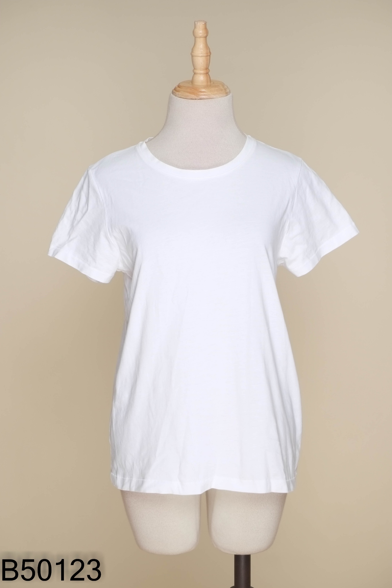 Áo UNIQLO trắng trơn