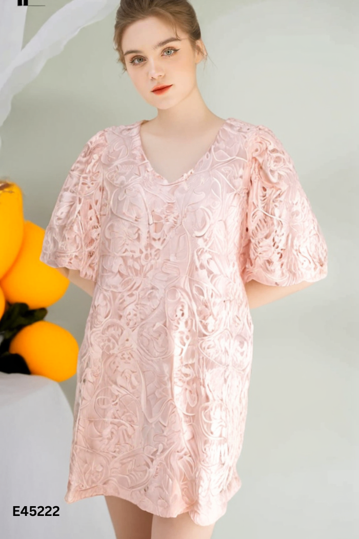 Váy ren hồng suông
