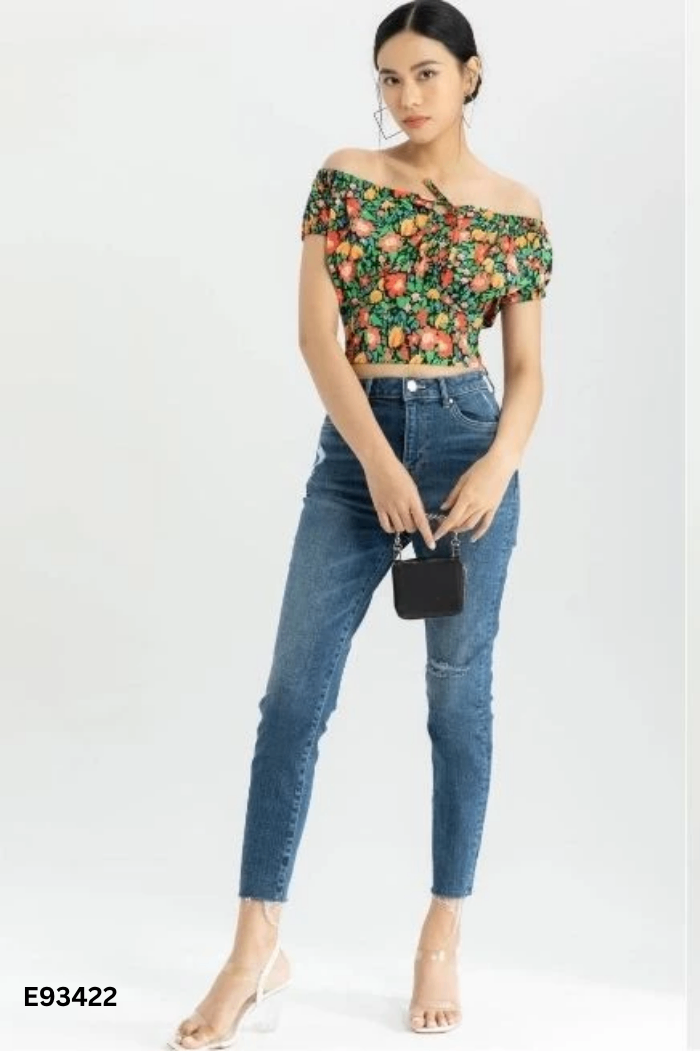 Áo IVY MODA nền đen hoa đỏ xanh