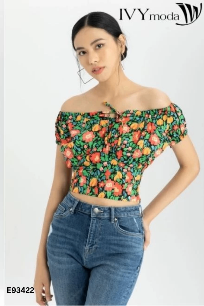 Áo IVY MODA nền đen hoa đỏ xanh