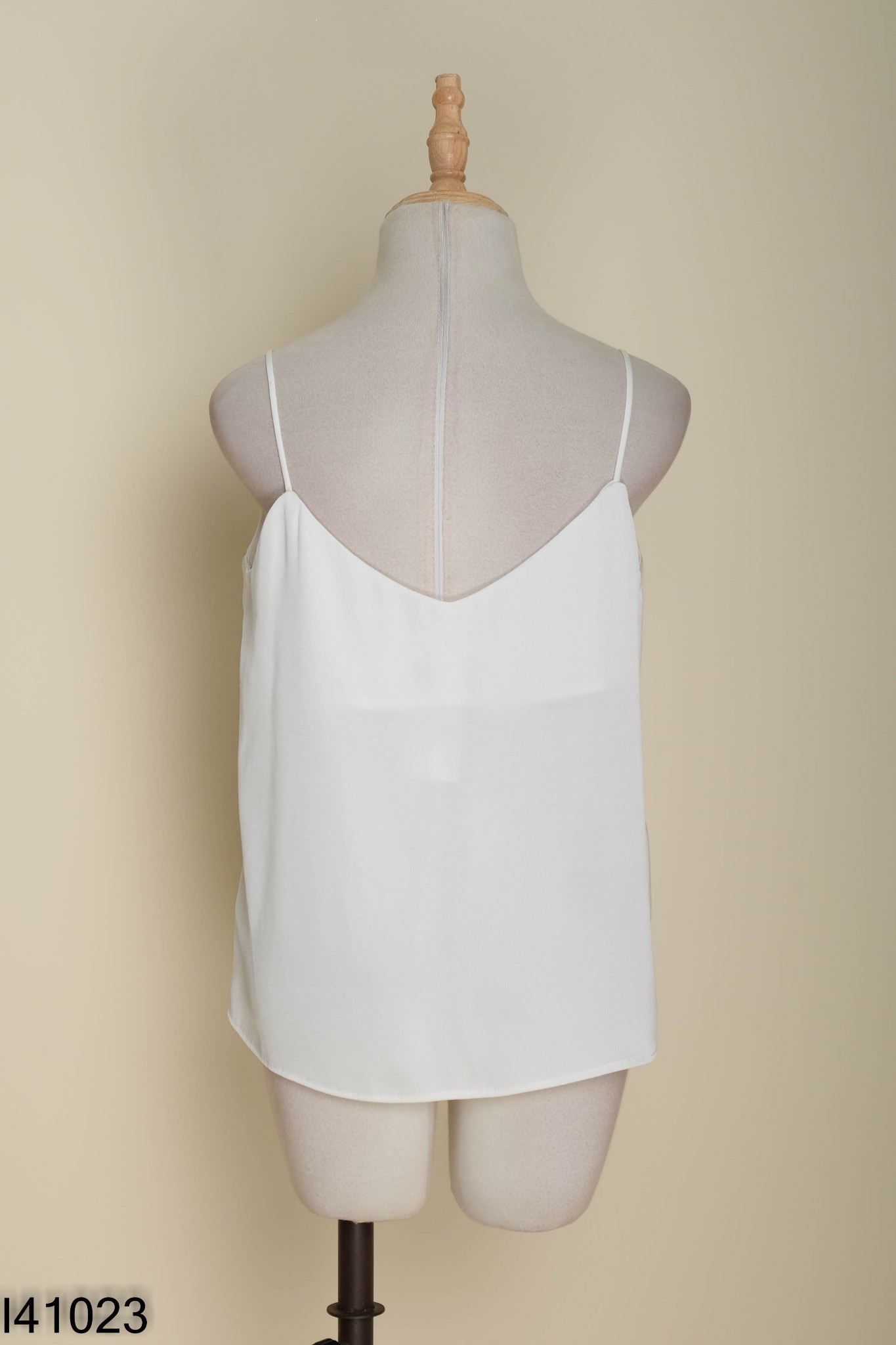 Áo IVY MODA lụa trắng hai dây 1