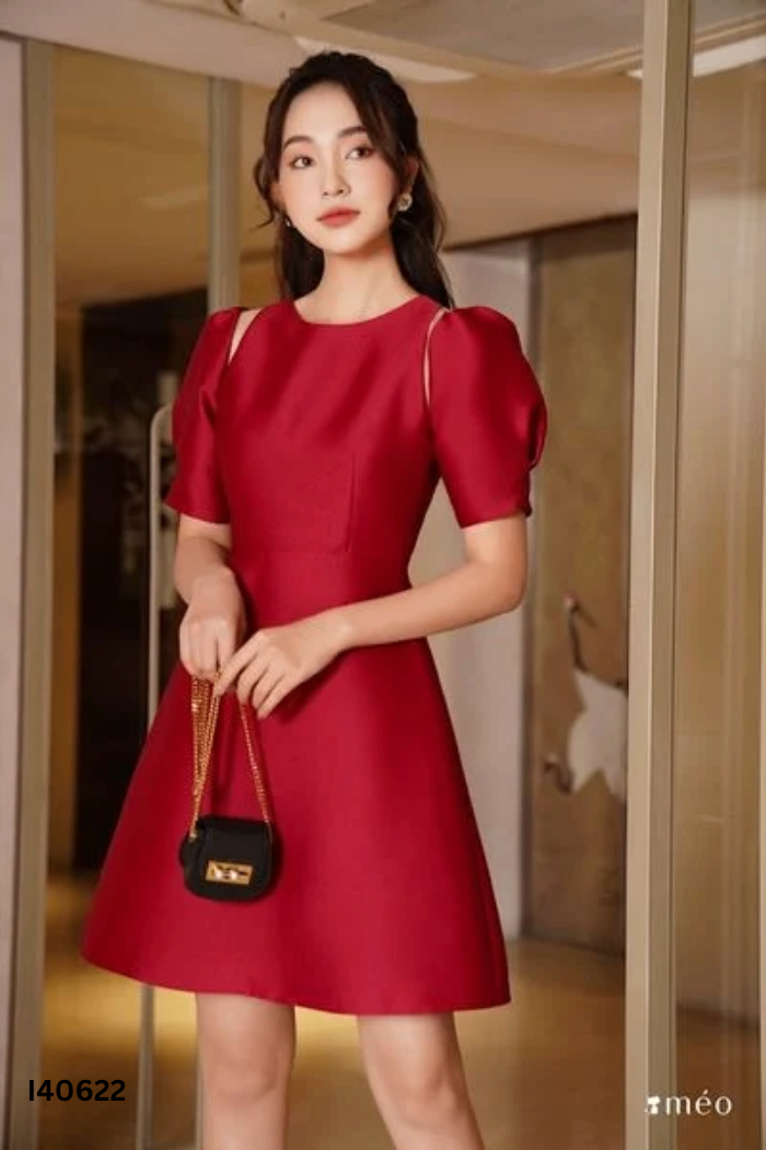 Váy taffta đỏ MÉO tay phồng