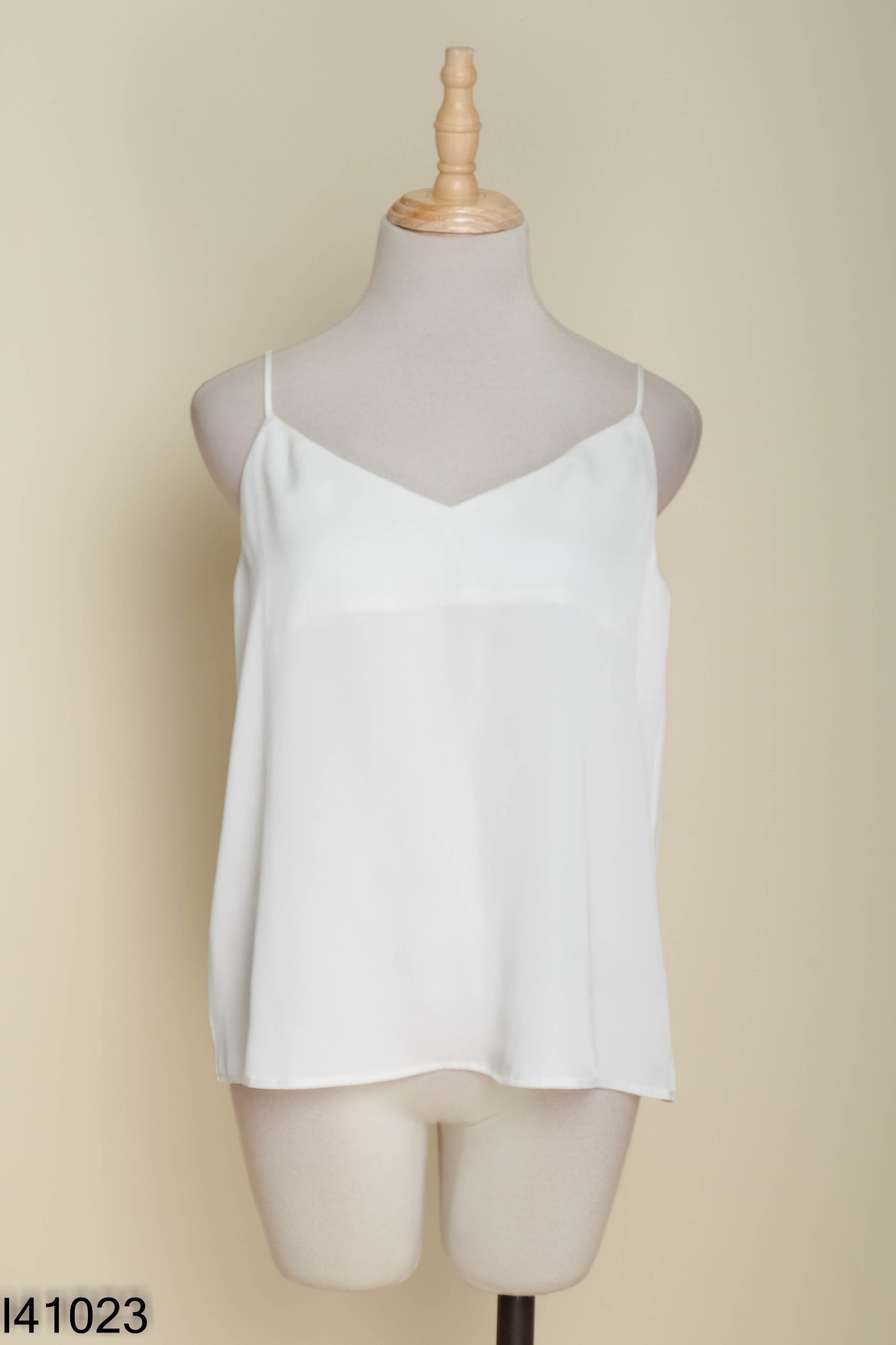 Áo IVY MODA lụa trắng hai dây 1