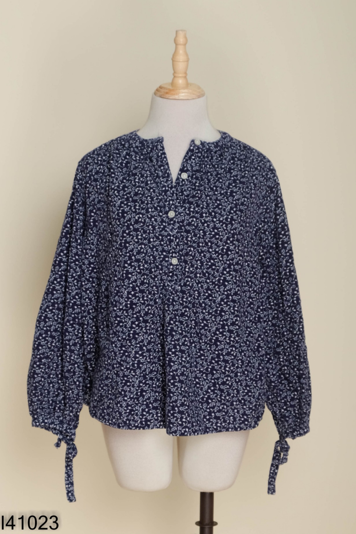 Áo OLD NAVY nhung tăm xanh hoa trắng