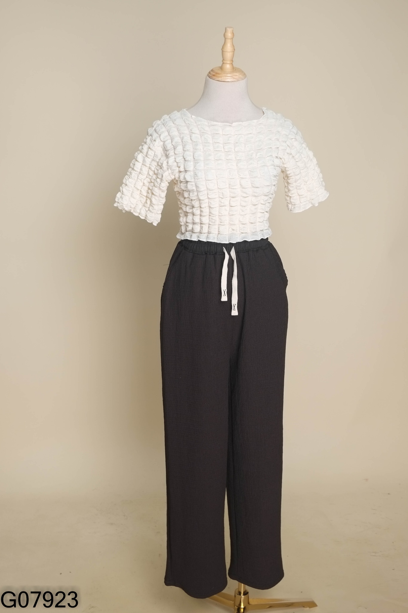 SET Áo xốp be + quần đen
