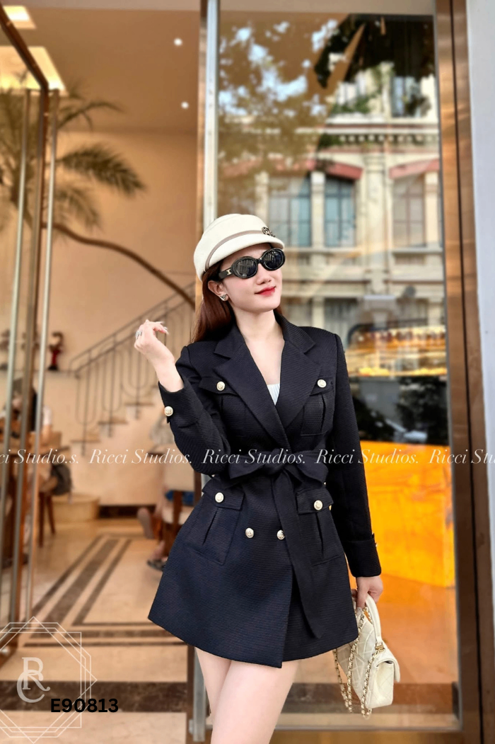 Áo blazer RICCI dạ đen cúc vàng