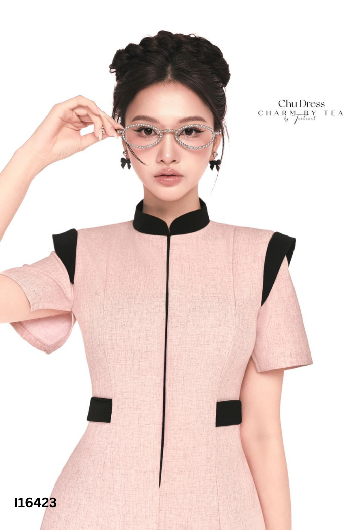 Váy hồng phối đen