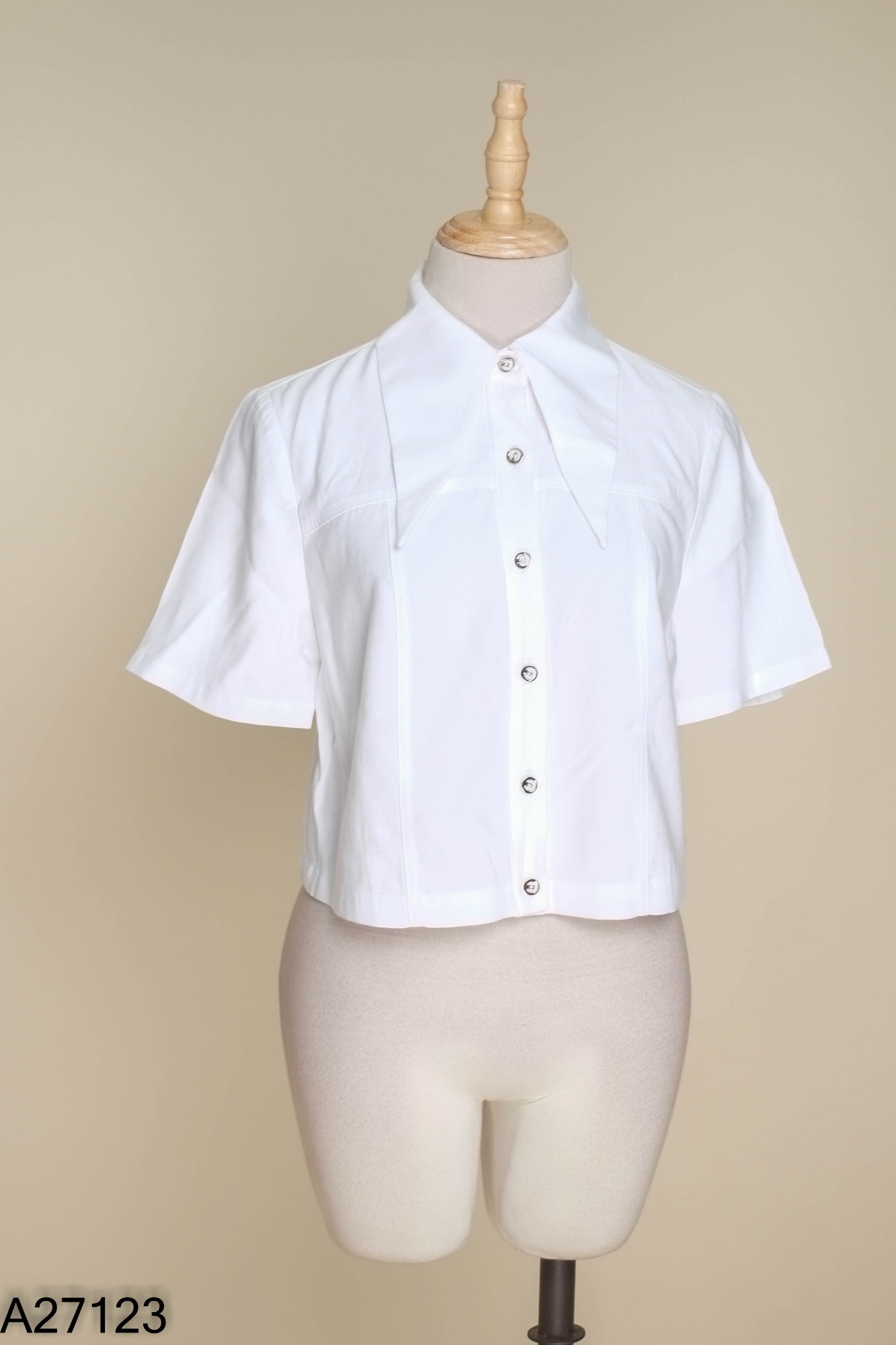 Áo PANTIO trắng cổ vát