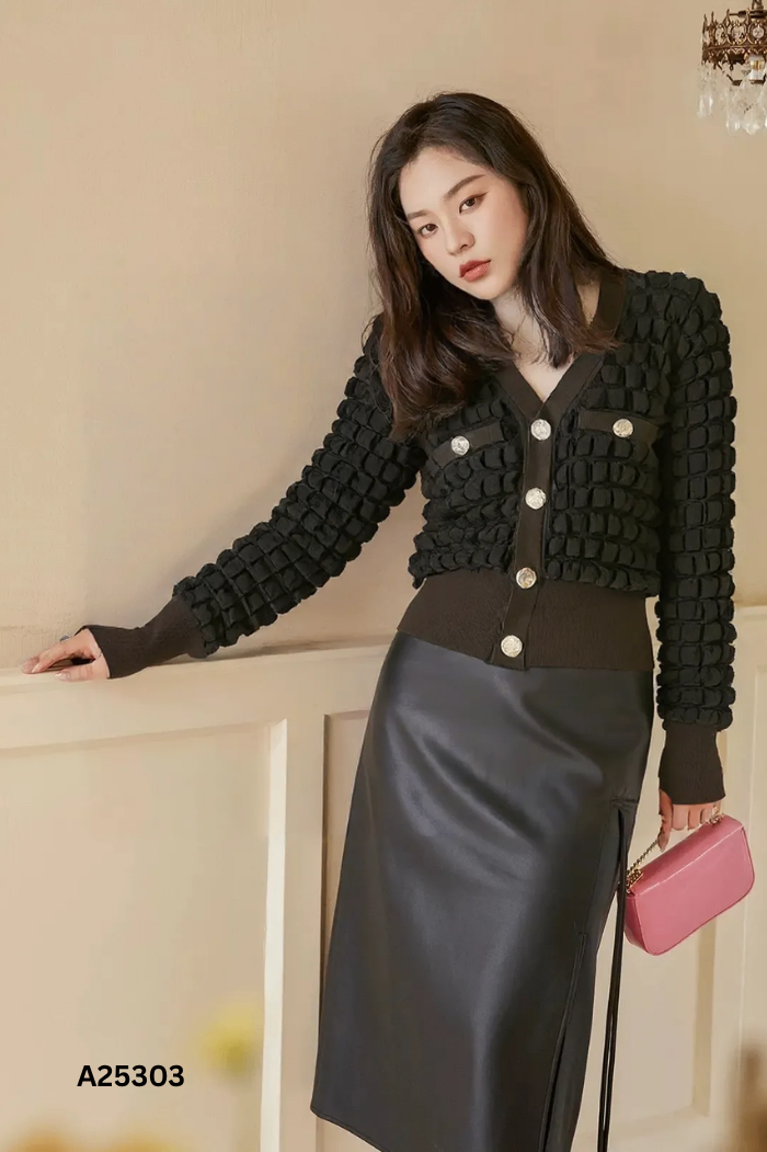 Áo kiểu đen cài khuy