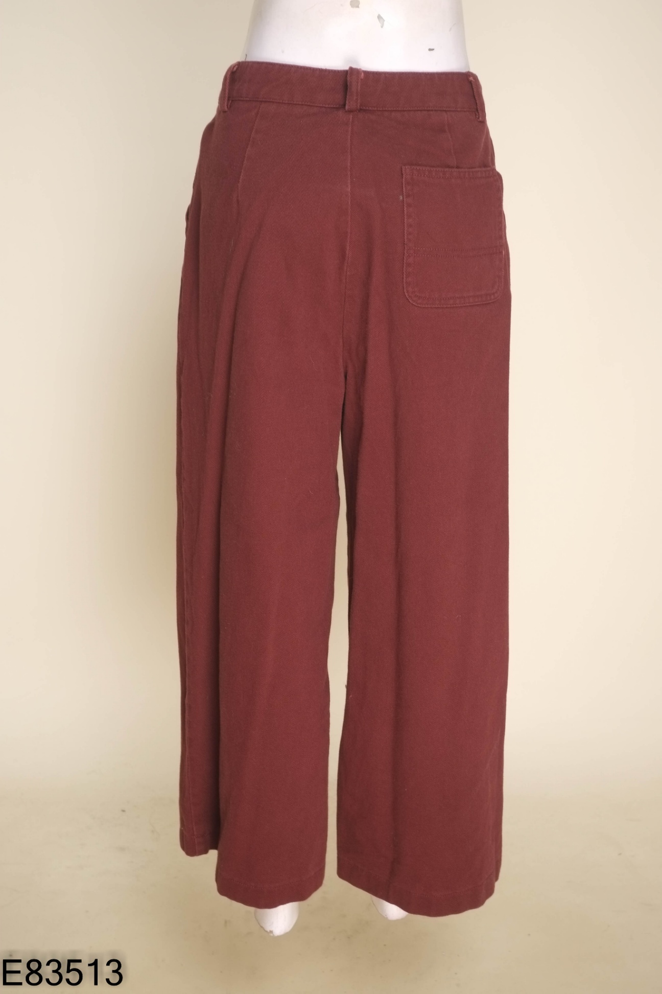 Quần jeans suông đỏ mận