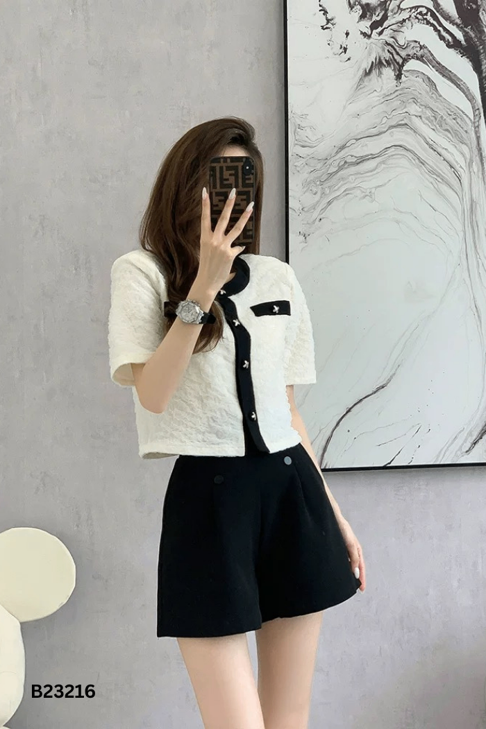 Áo trắng viền đen