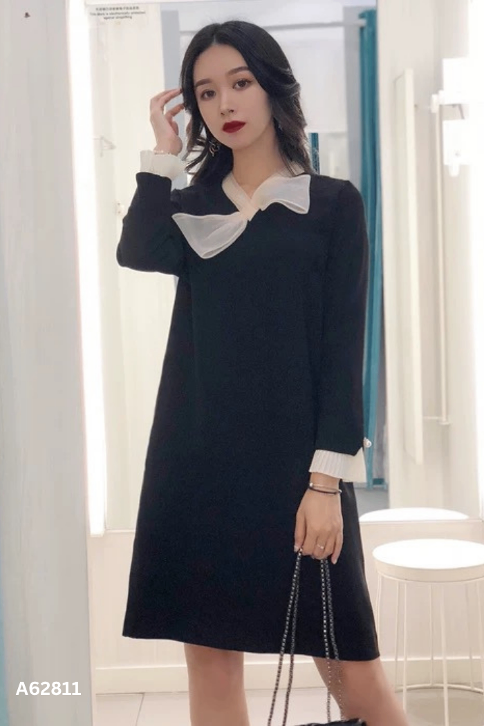 Váy đen phối cổ nơ trắng