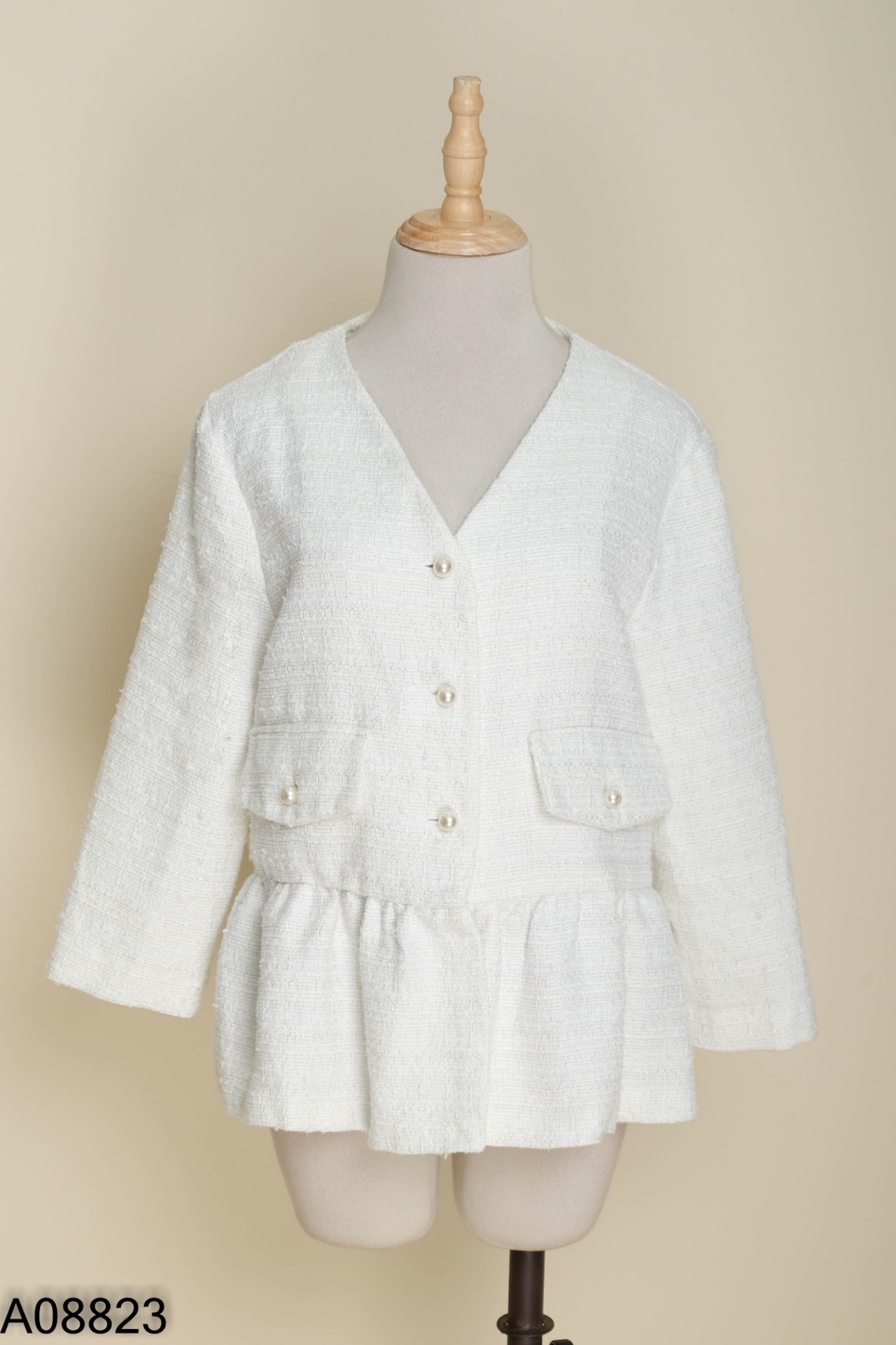Áo dạ tweed trắng cúc ngọc