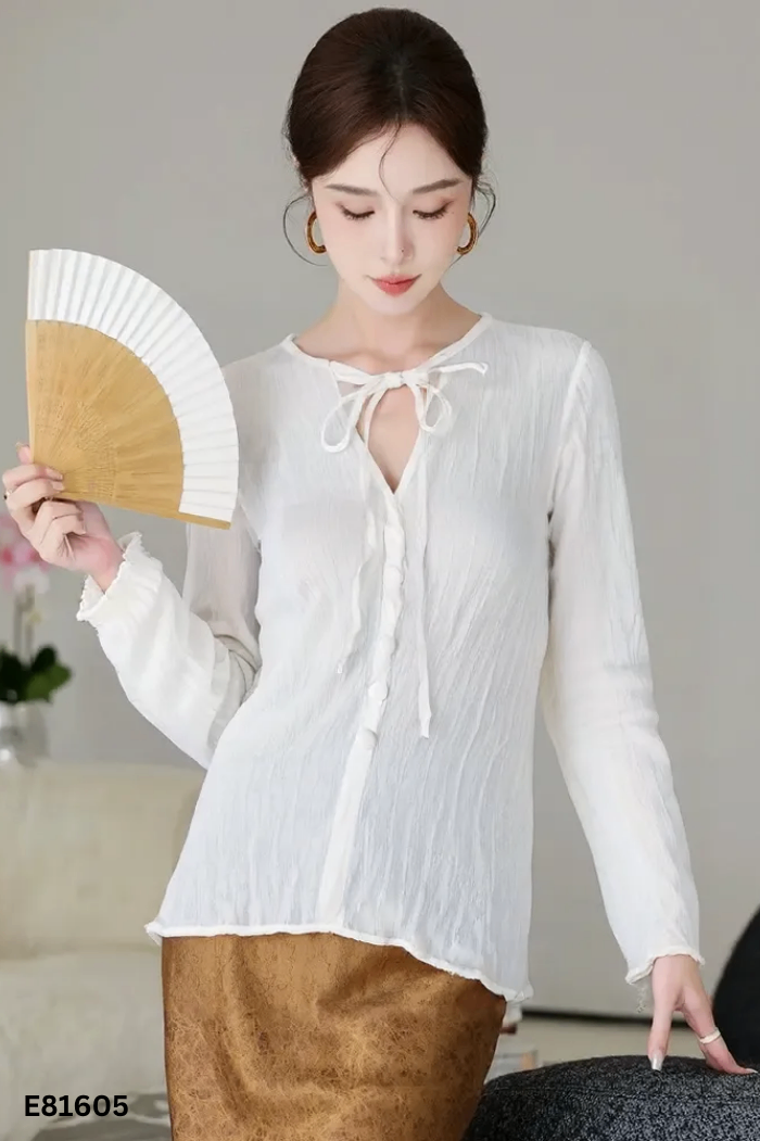 Áo nhũ trắng buộc cổ