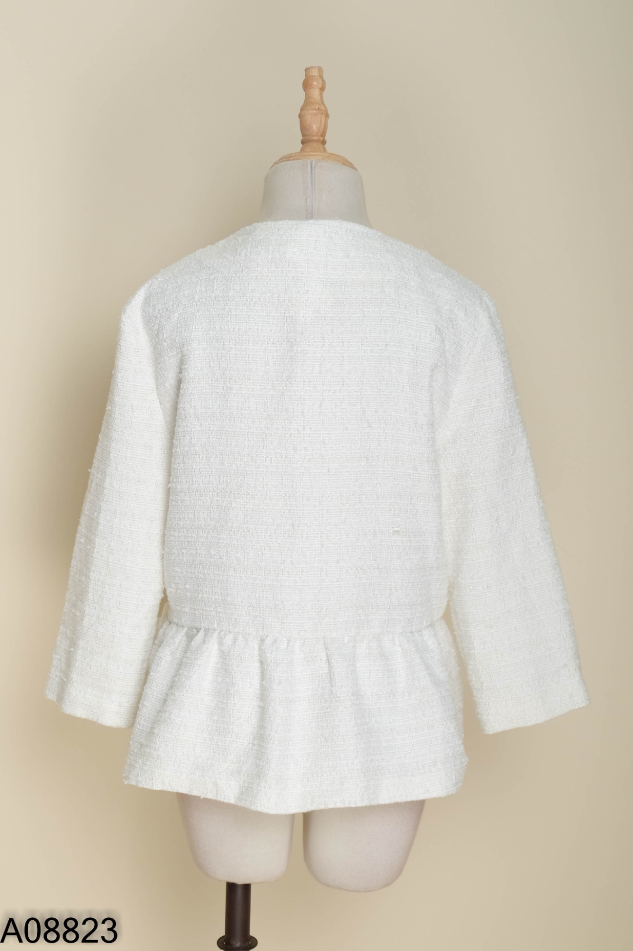 Áo dạ tweed trắng cúc ngọc