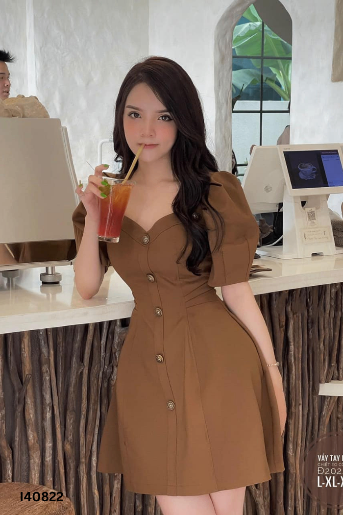 Váy nâu phối khuy