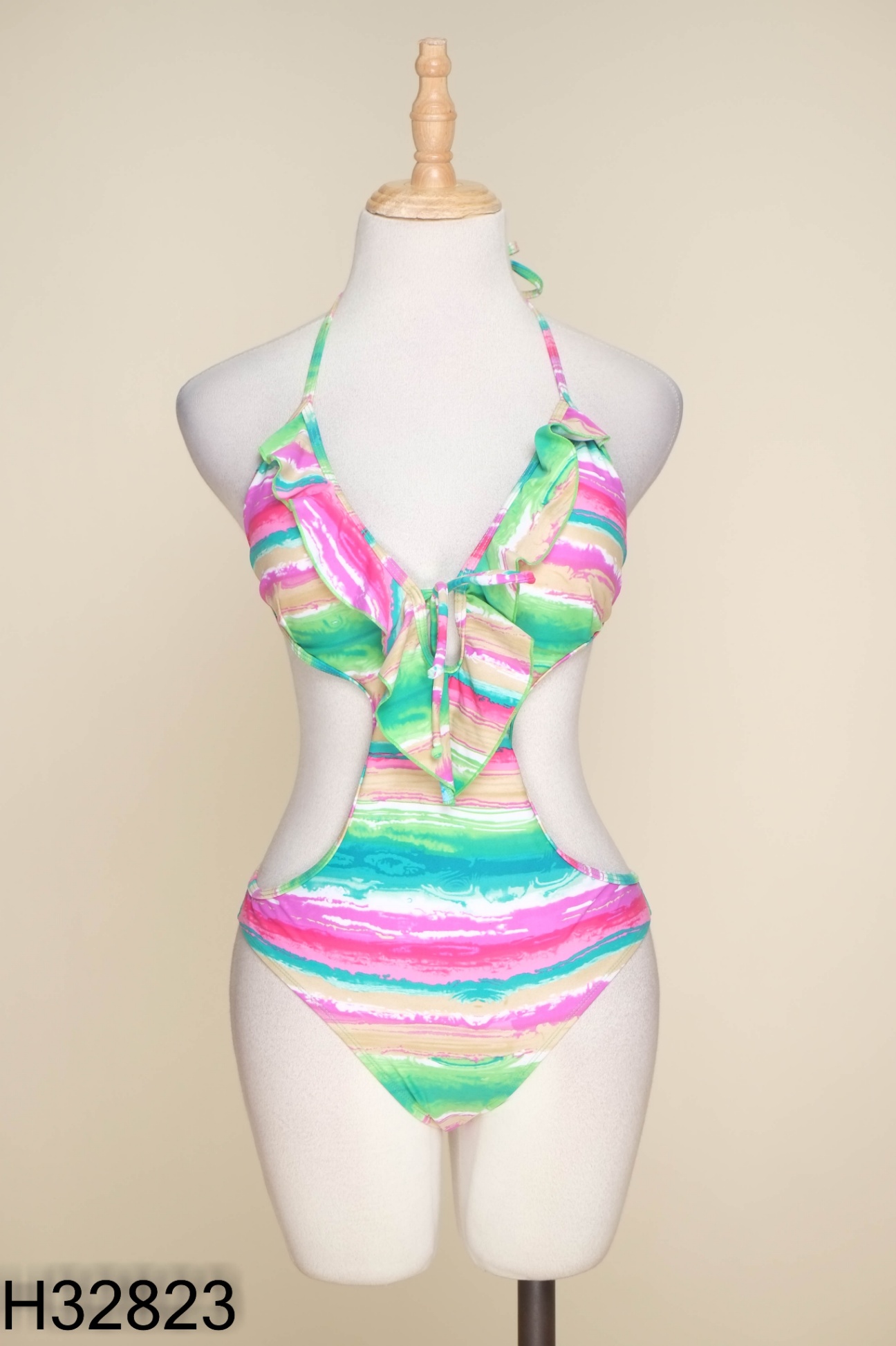 Bikini xanh họa tiết tím hồng