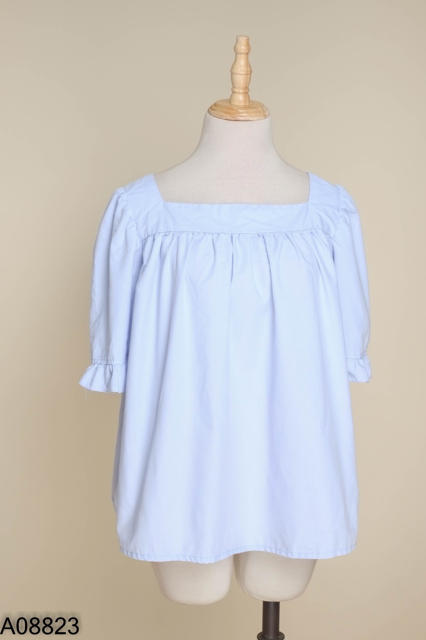 Áo BRENNA xanh cổ vuông