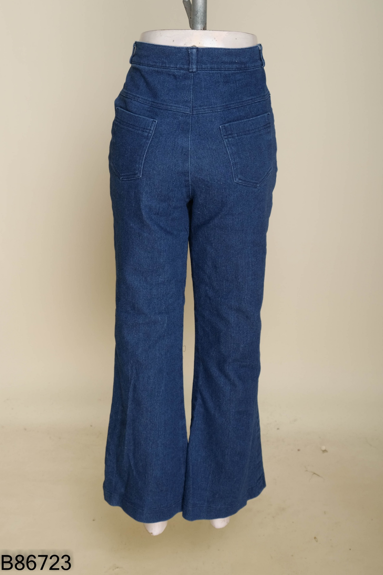 Quần jeans trơn xanh đậm