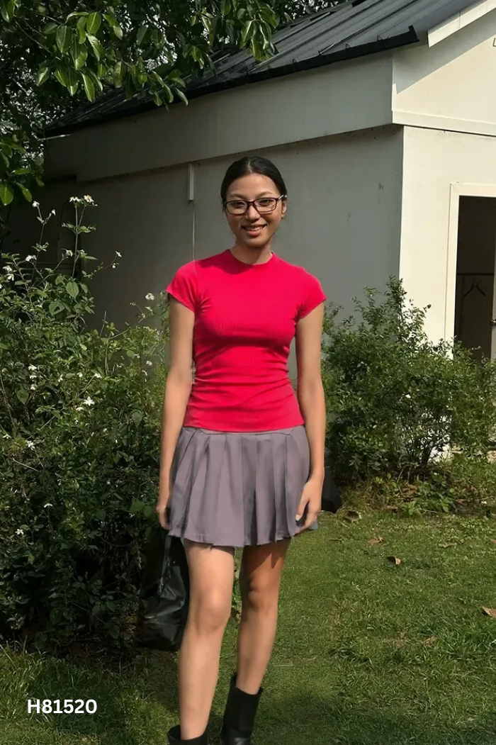 Set Áo thun đỏ + chân váy xám