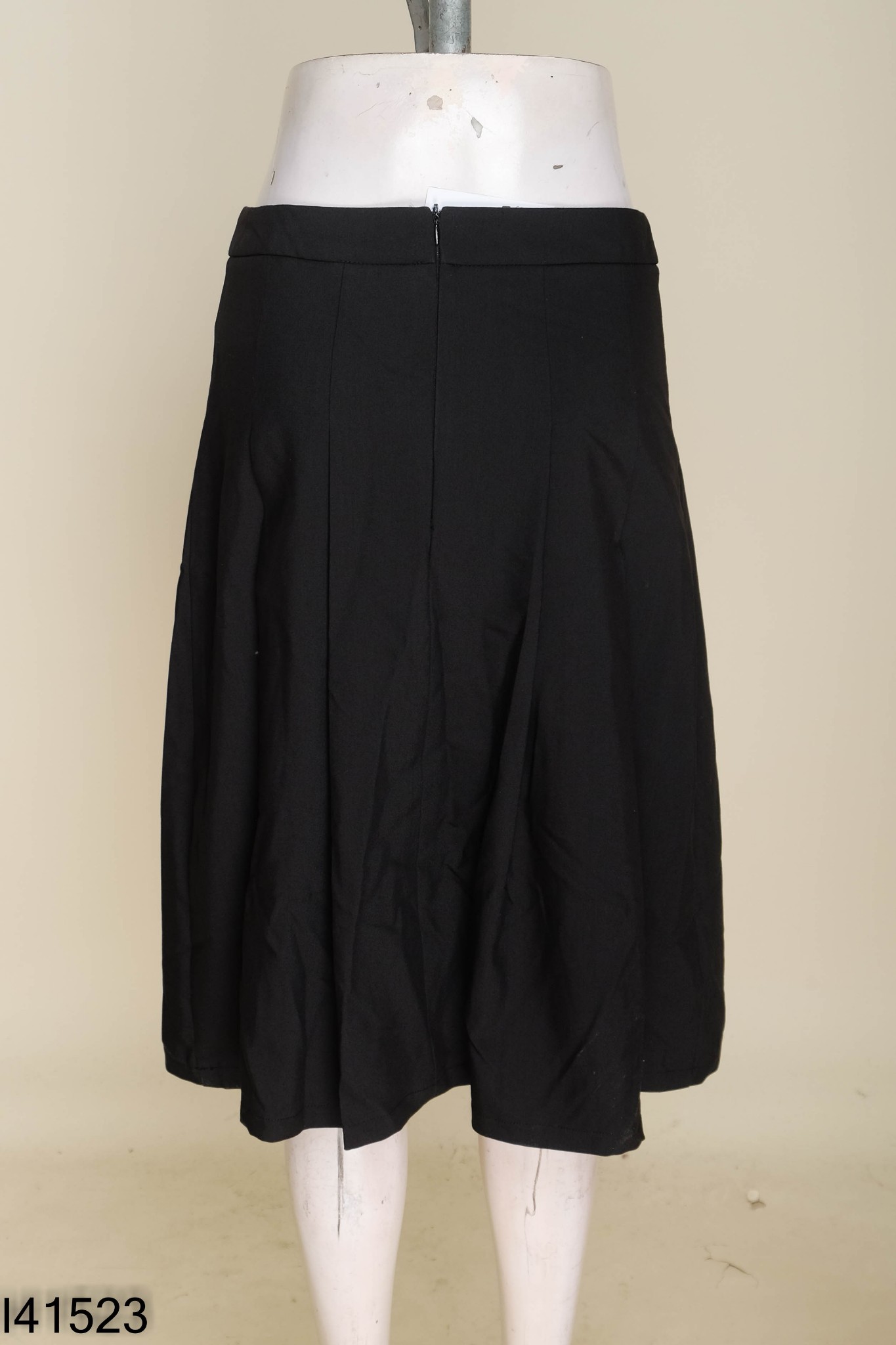 Chân váy đen CHARME STORE cúc ngọc