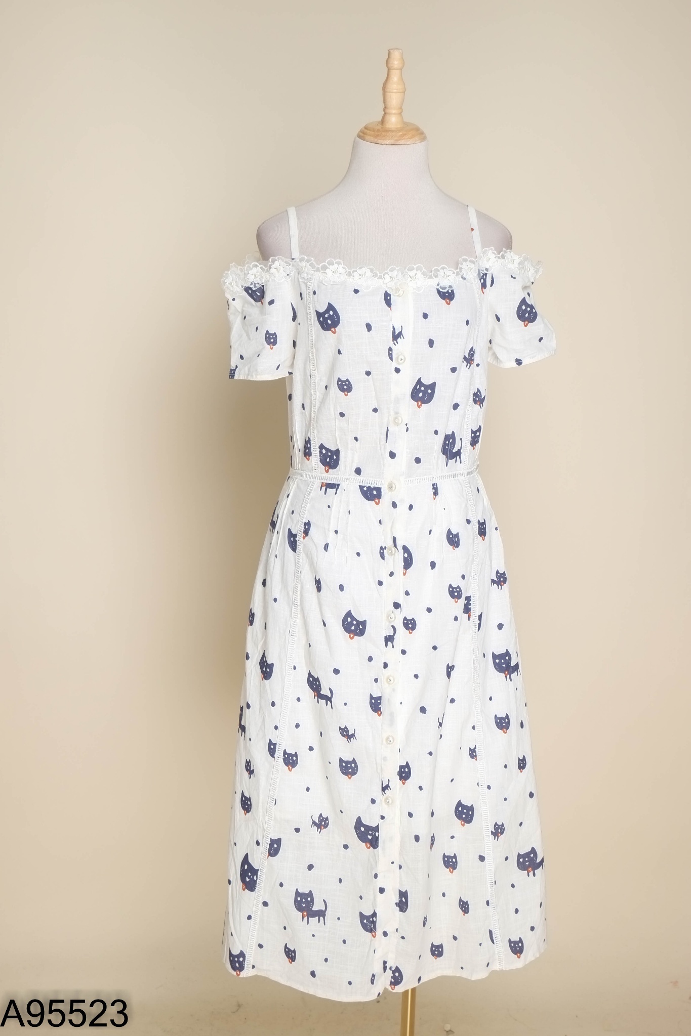 Váy CATI CLOTHING trắng họa tiết mèo xanh
