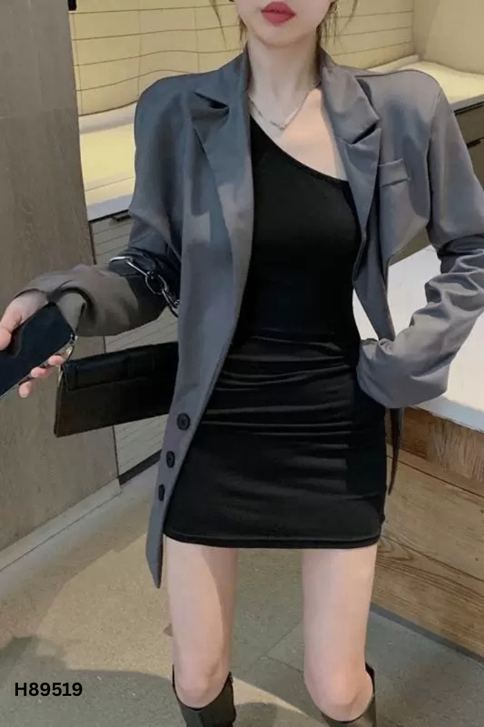 Váy đen lệch vai