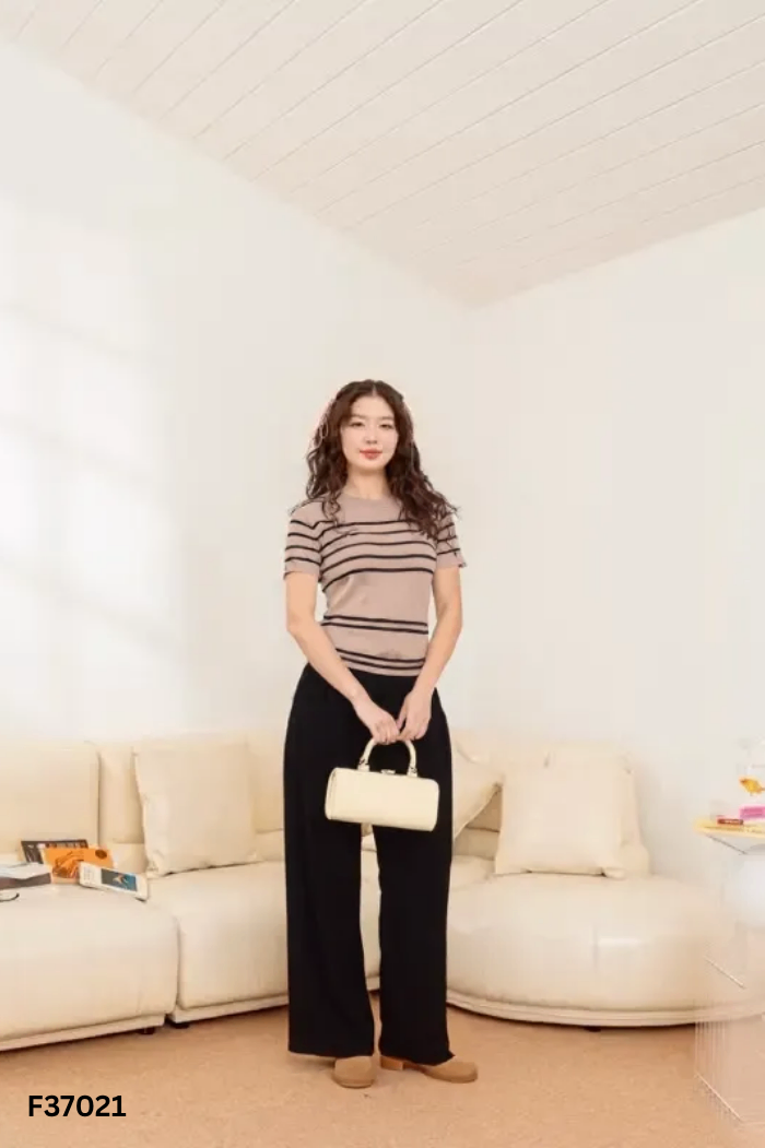 SET áo nâu kẻ sọc đen + quần vải đen trơn