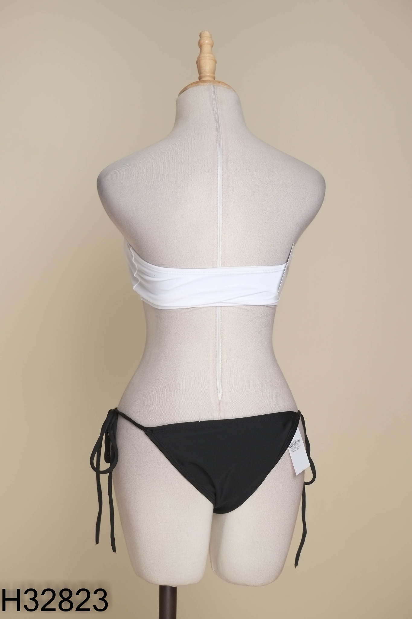 SET Bikini trắng phối đen đính hoa