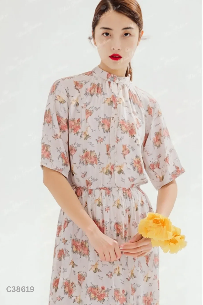 Váy trắng họa tiết hoa cam