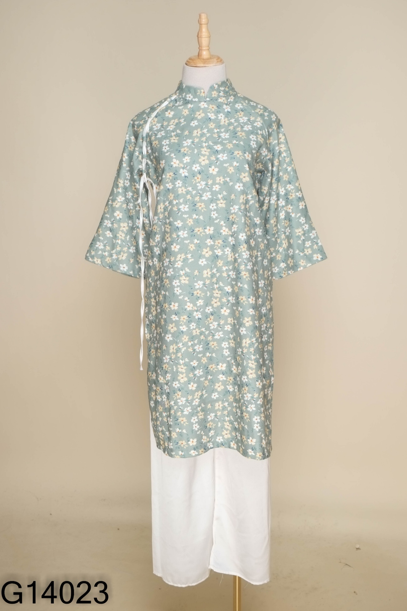 SET Áo dài nhung tăm xanh hoa be + quần lụa trắng