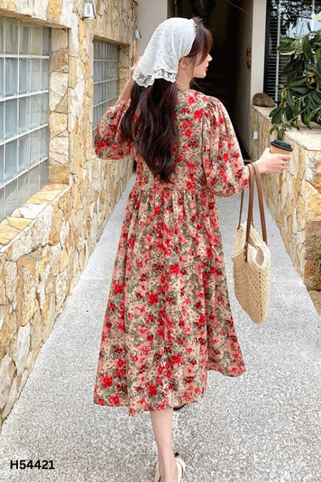 Váy hoa hồng viền ren