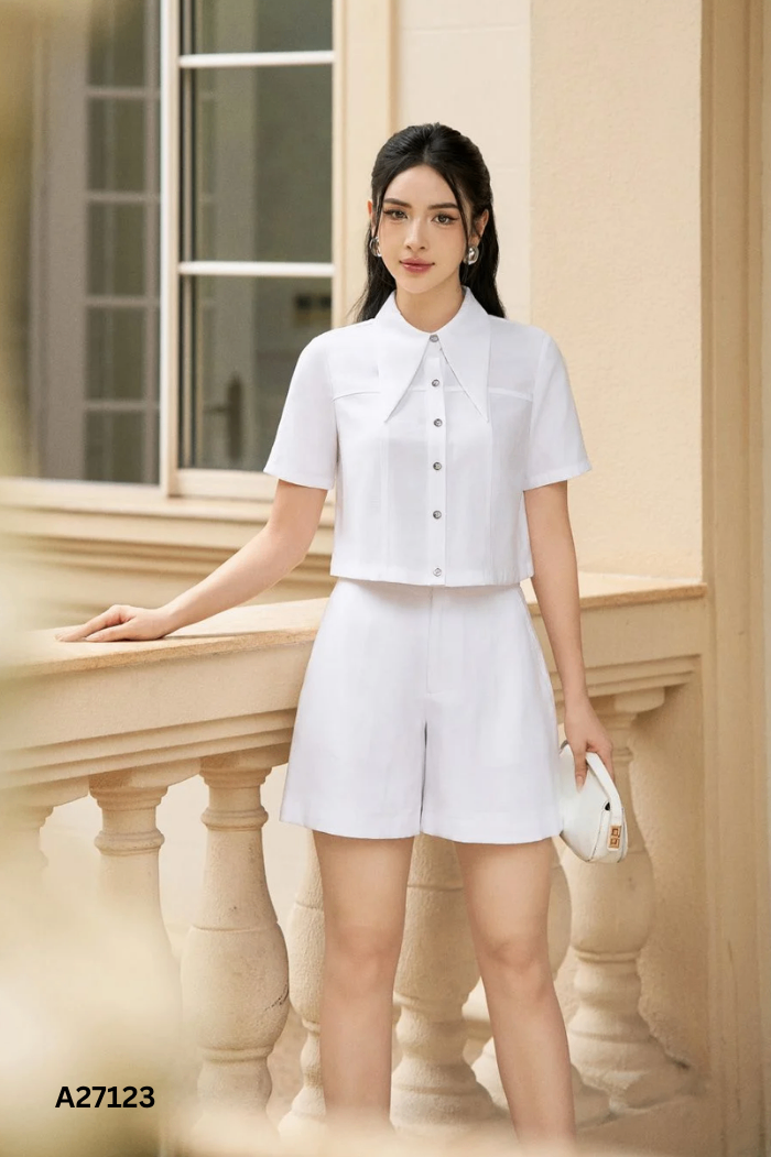 Áo PANTIO trắng cổ vát