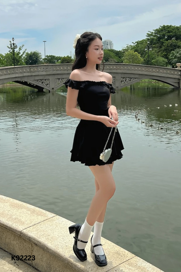 Váy SUNROOM đen trơn