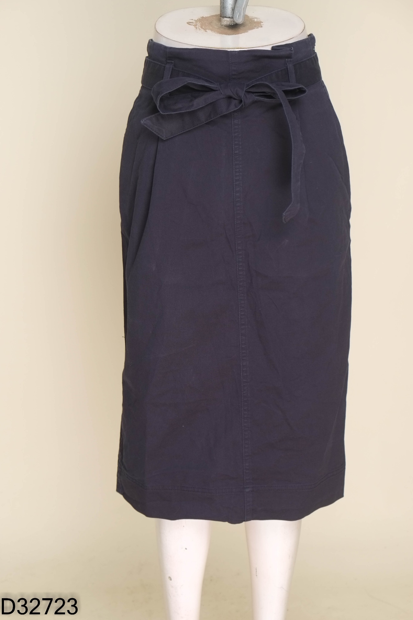 Chân váy kaki UNIQLO xanh than phối đai