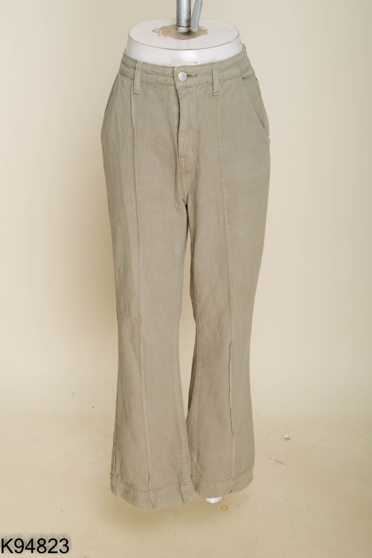 Quần jeans xanh gân giữa