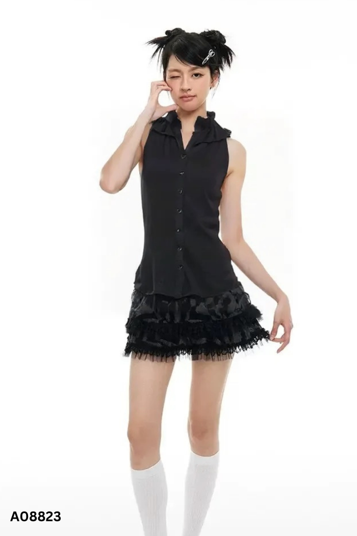 Áo đen cổ viền bèo