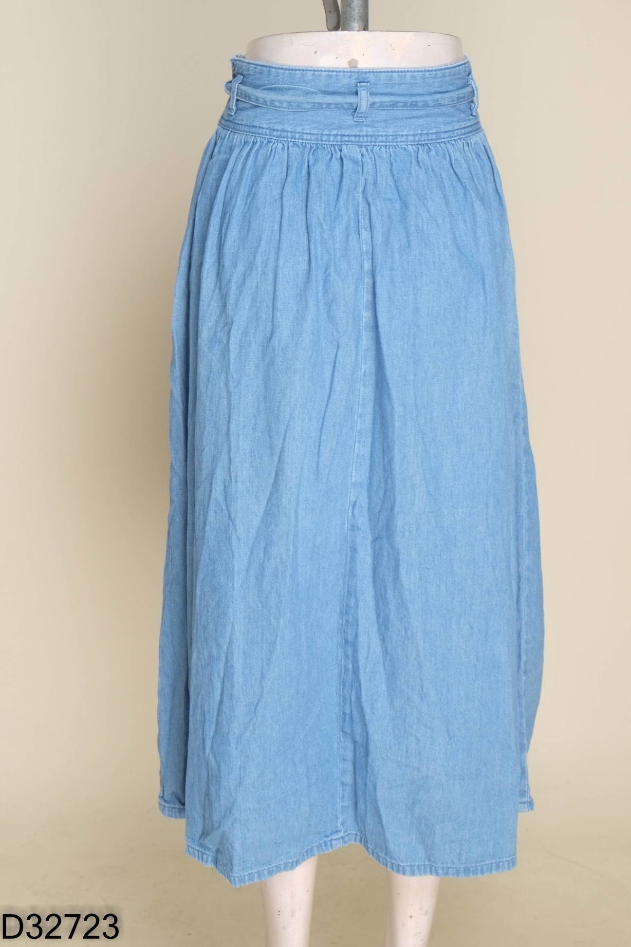 Chân váy GU jeans xanh kèm đai