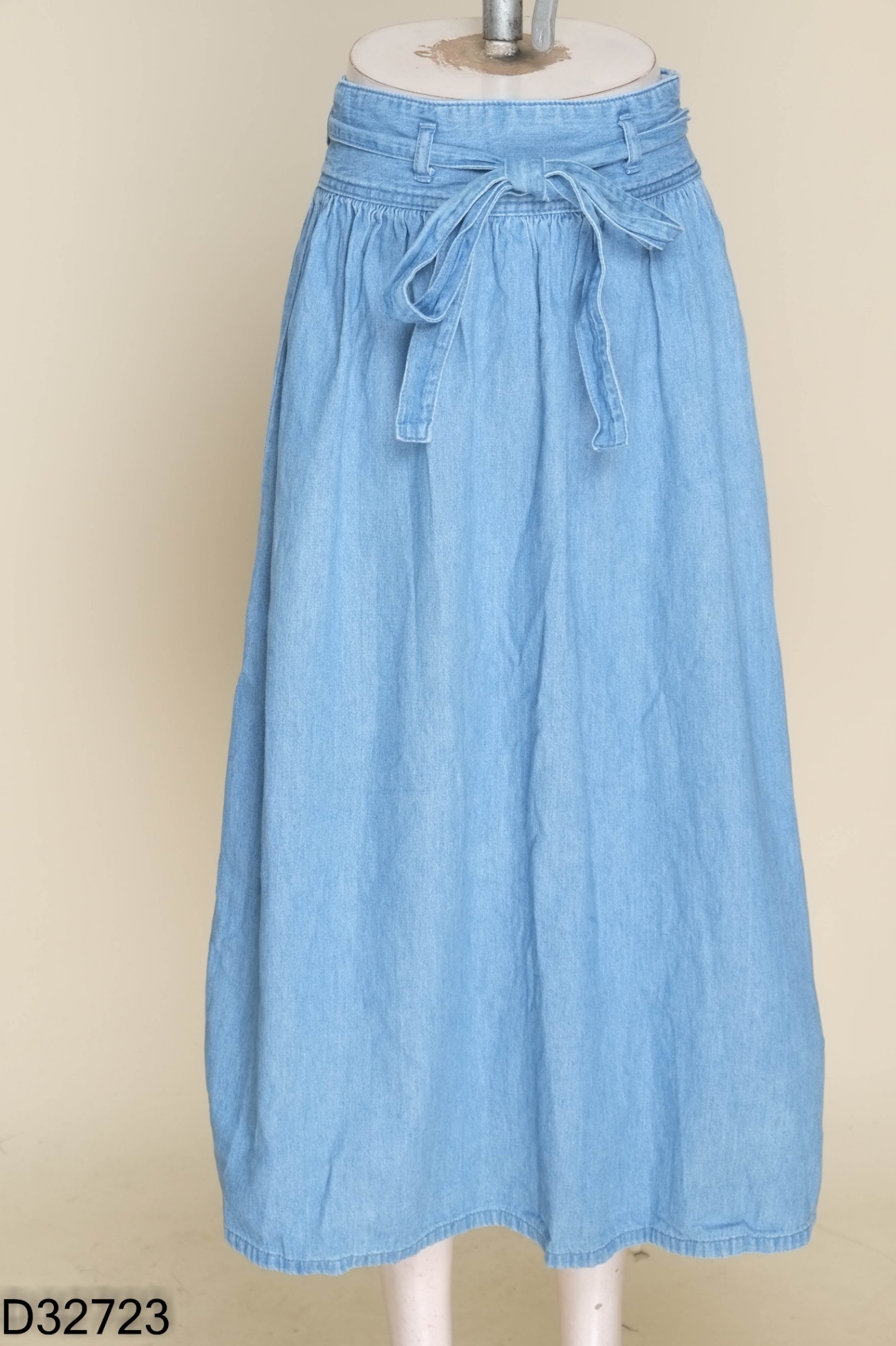 Chân váy GU jeans xanh kèm đai