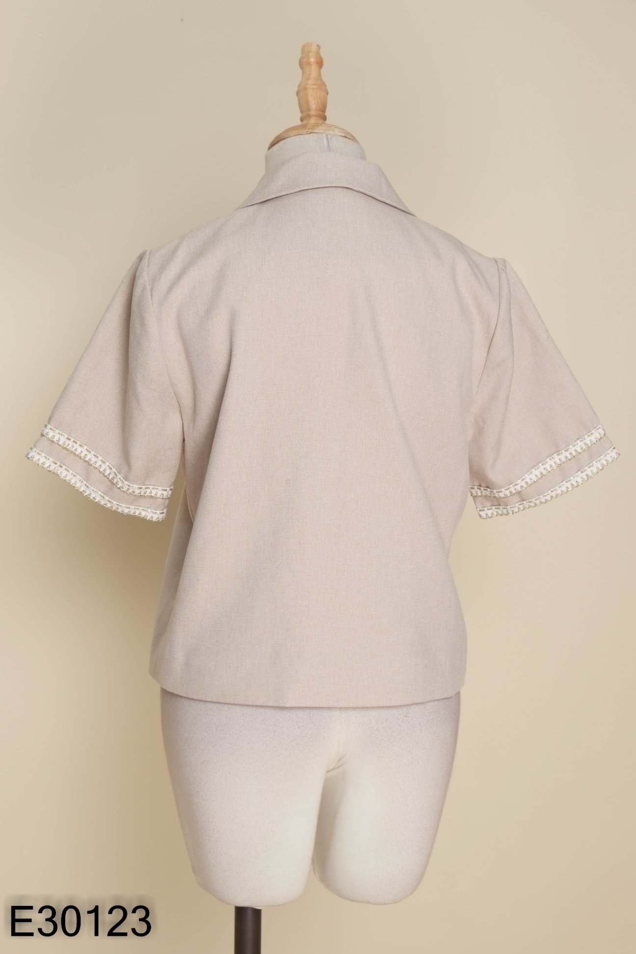Blazer ngắn tay nâu be