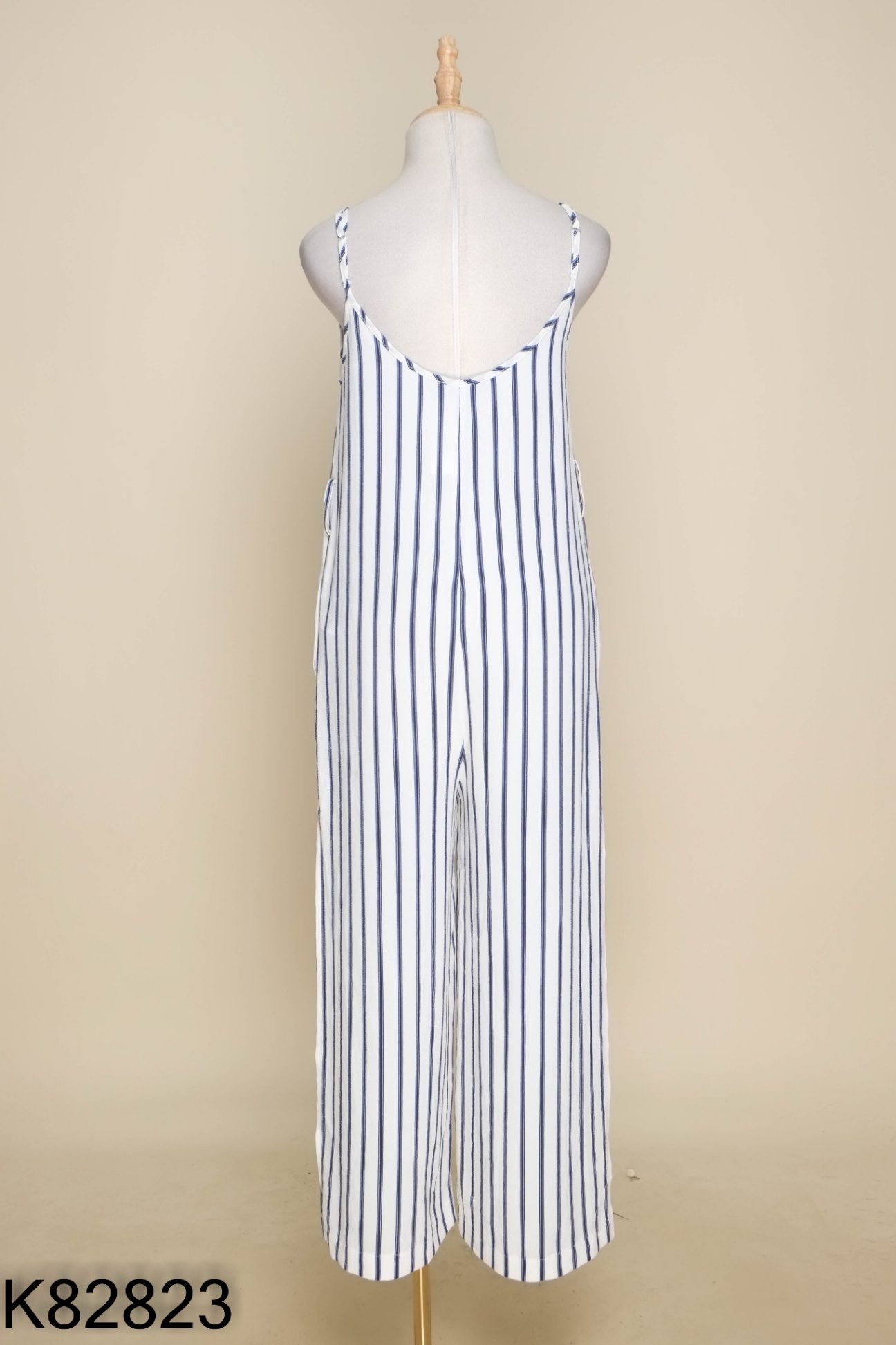 Jumpsuits hai dây trắng sọc xanh kèm đai