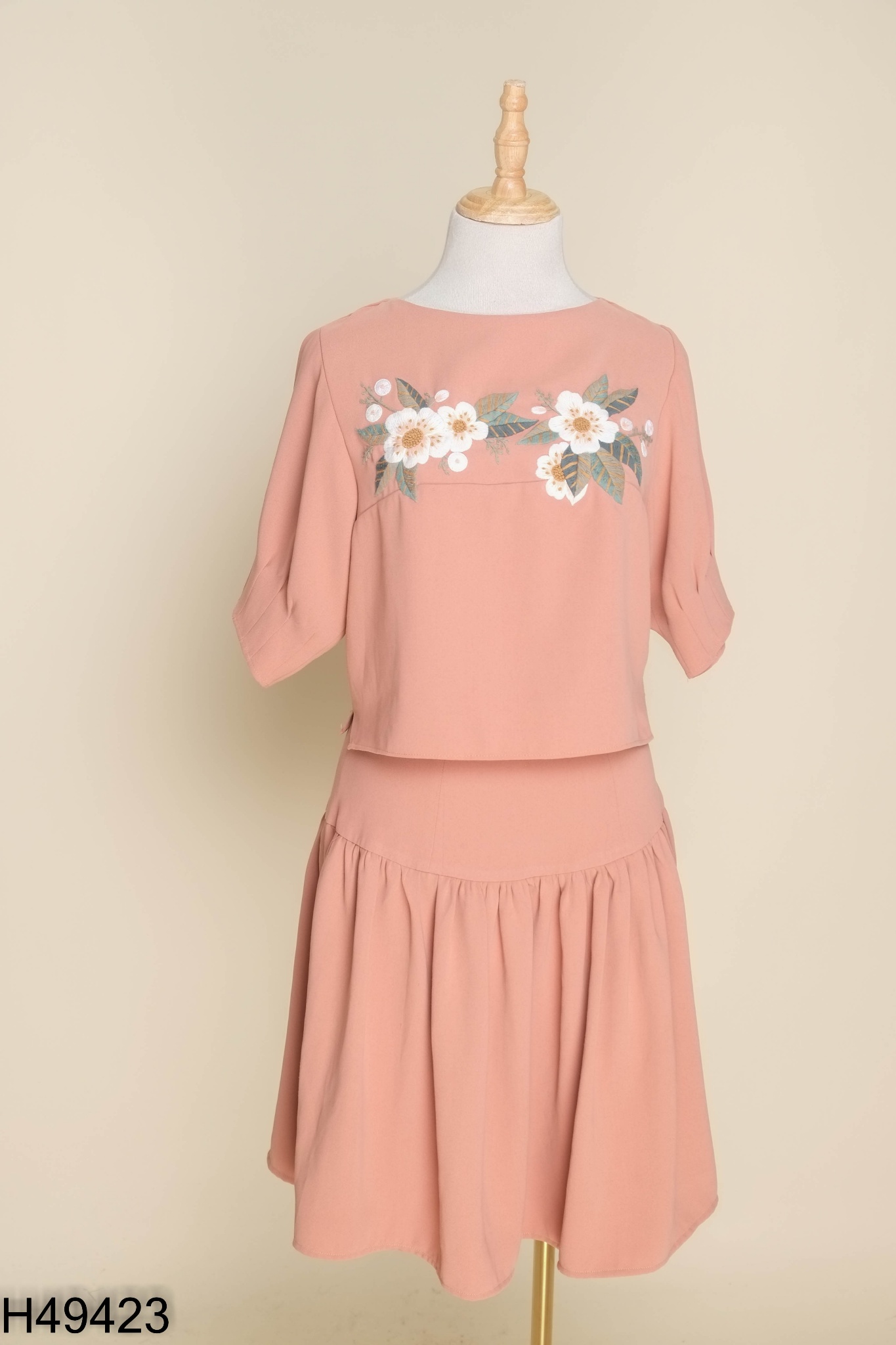 Set Áo hồng OLV FEMINIST thêu hoa + chân váy