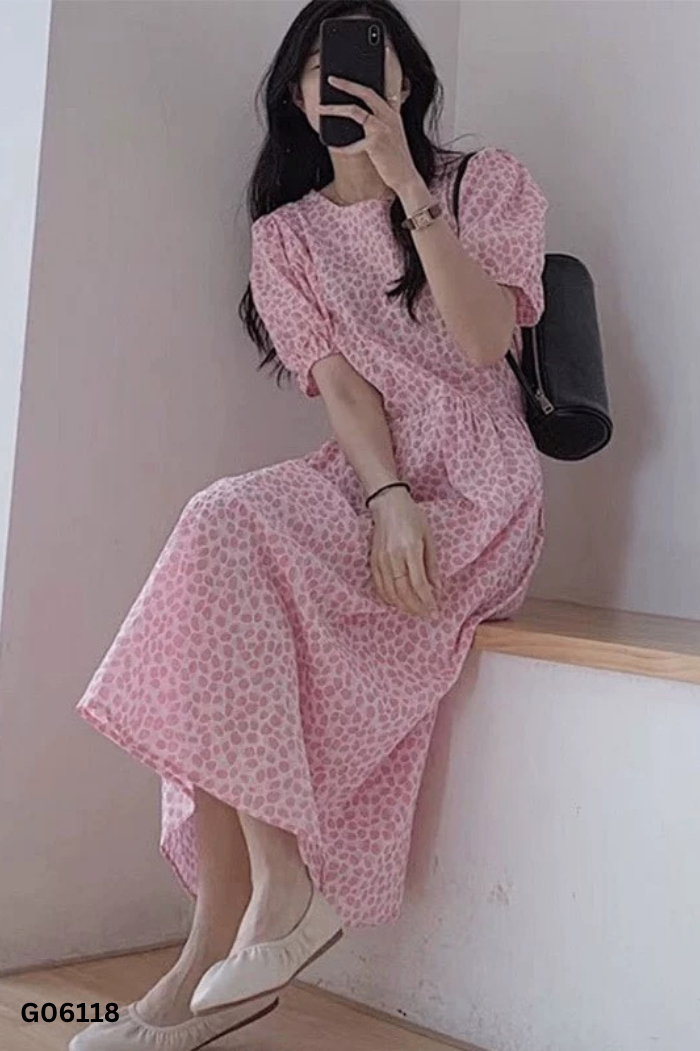 Váy hồng họa tiết tím