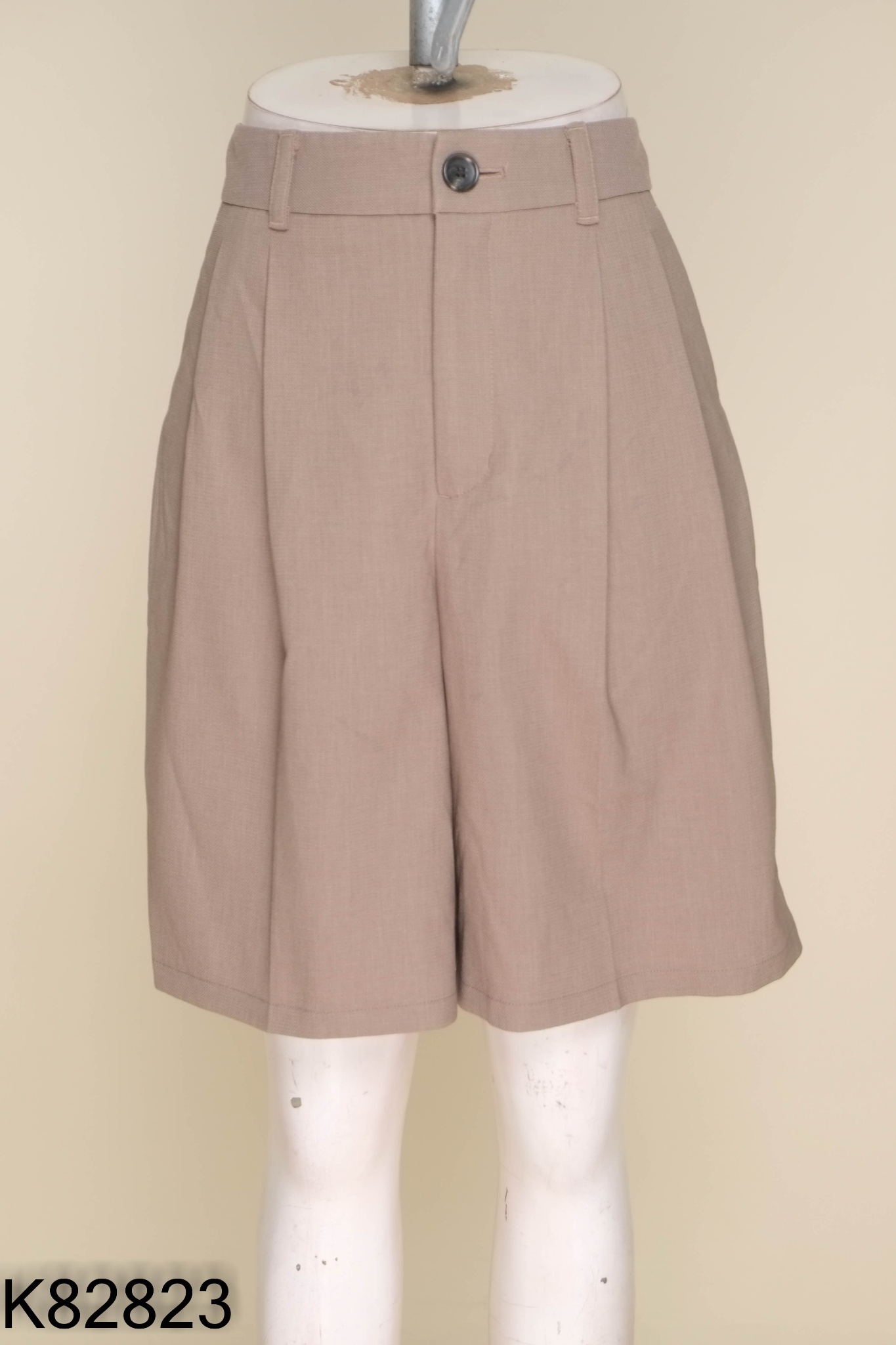 Quầ shorts GU lửng be