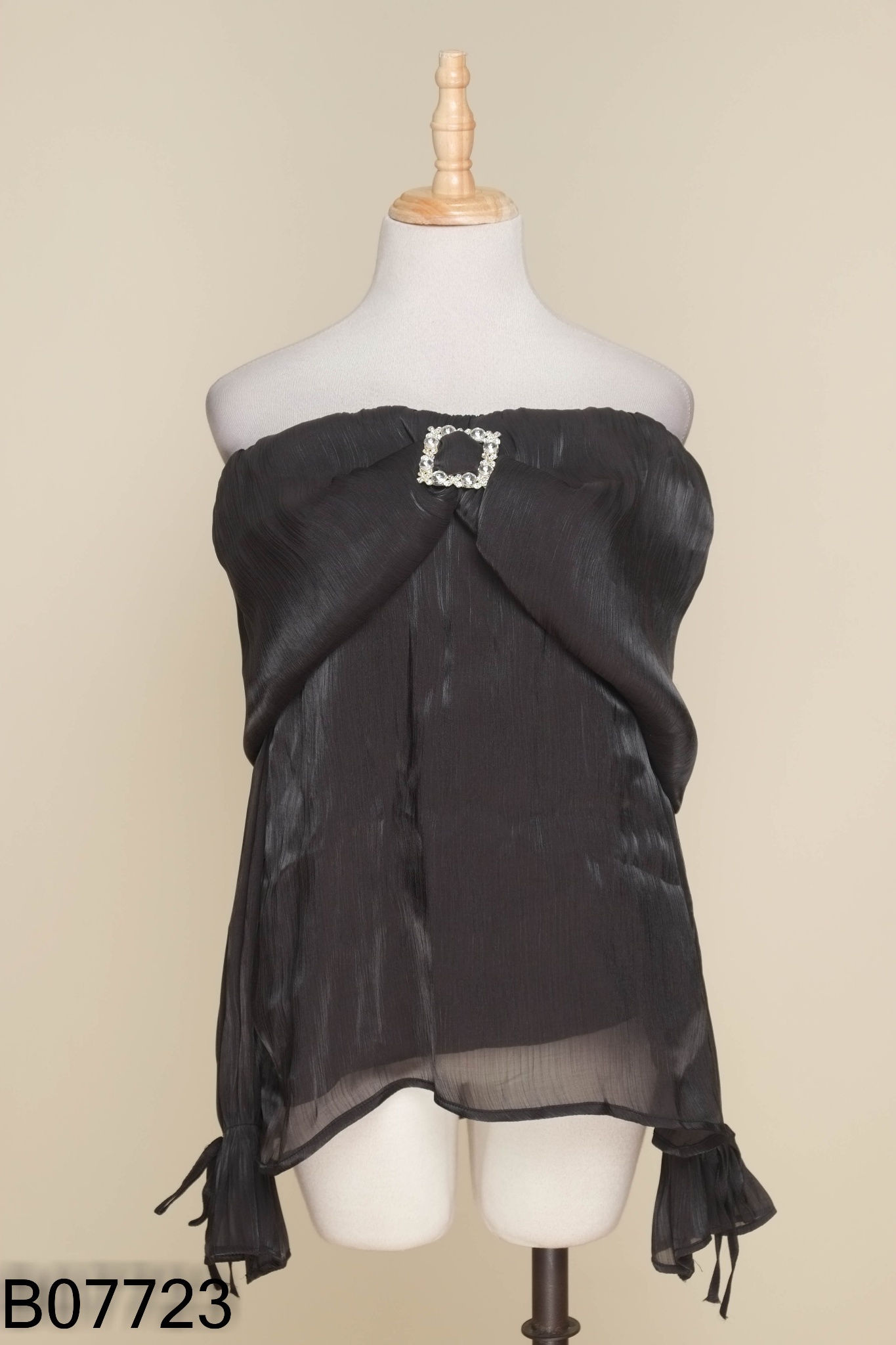 Áo organza đen vạt bồng